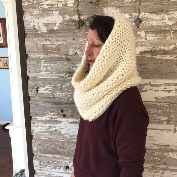 H&M ivory infinity scarf. Brand new no tag.
